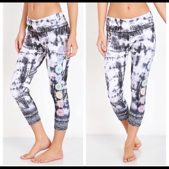 Onzie Pants - Onzie | Graphic Crop Leggings